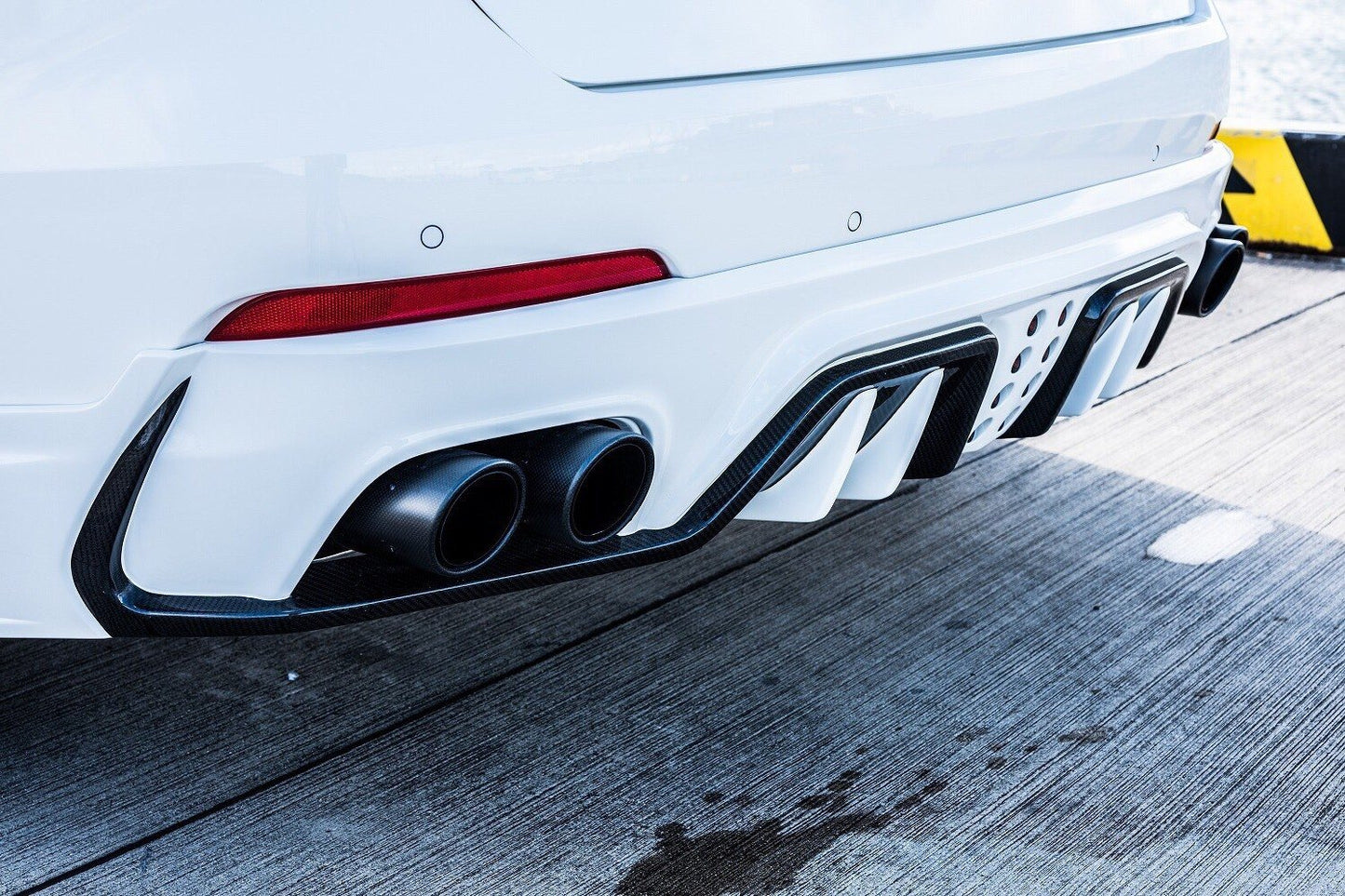 Zero Design Maserati Levante Rear Half Spoiler